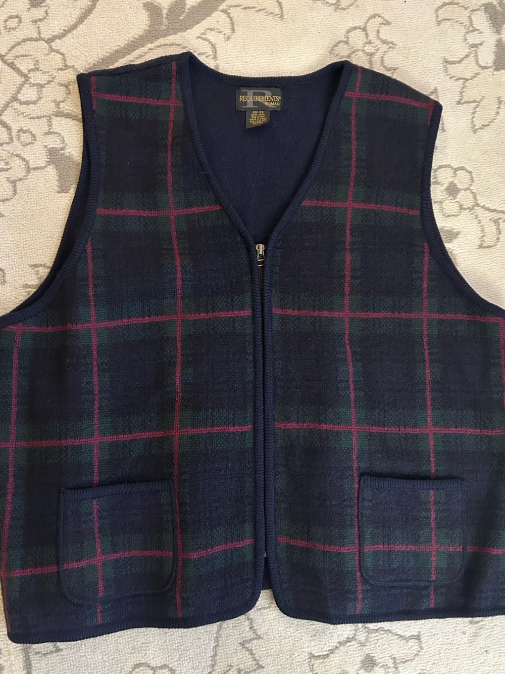 Requirements Woman 100% wool vest